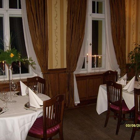 Pensjonat - Restauracja Zolty Domek Szczecinek Exteriör bild