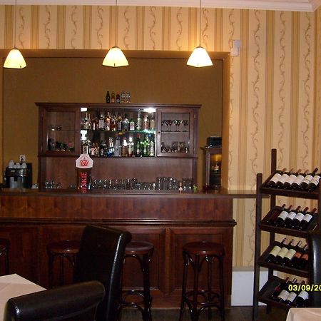 Pensjonat - Restauracja Zolty Domek Szczecinek Exteriör bild
